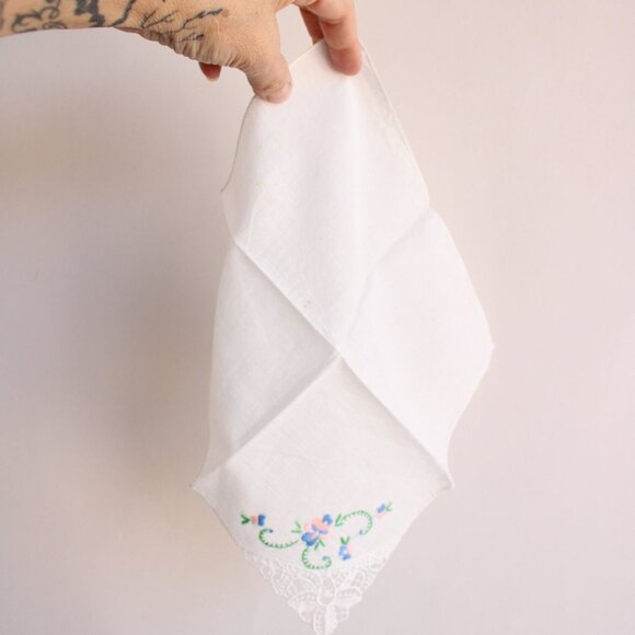 Vintage 1940s 1950s Handkerchief White Lace And Floral Embroidered Corner Hankie - Picture 3 of 10